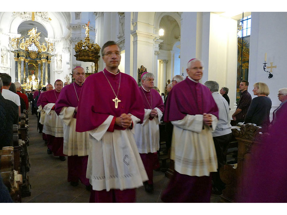 Abschlussvesper der Bischofskonferenz mit Austeilung des Bonifatiussegens (Foto: Karl-Franz Thiede)